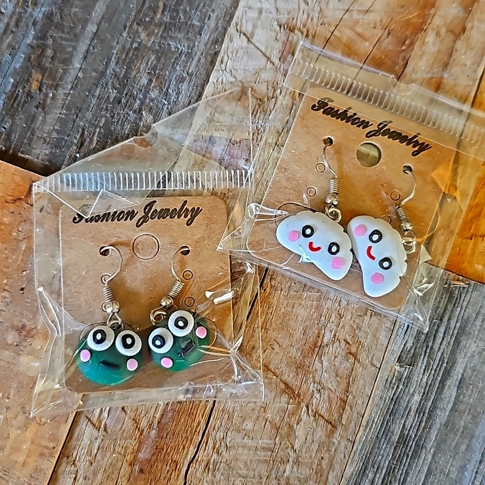 Set of 2 NEW Cute Green FROG & White CLOUD Earrings